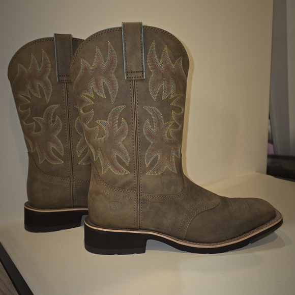 Ariat Boots Women Delilah in Brown Size 9 - Picture 2 of 6